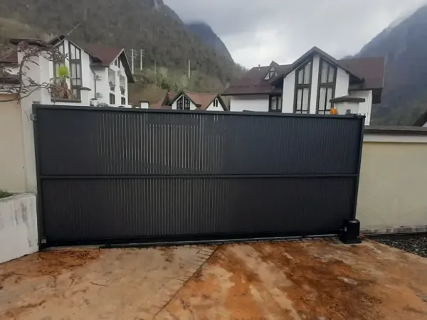 Откатные ворота на роликах Alutech Prestige 4900х2060 мм Заполнение алюминиевый профиль